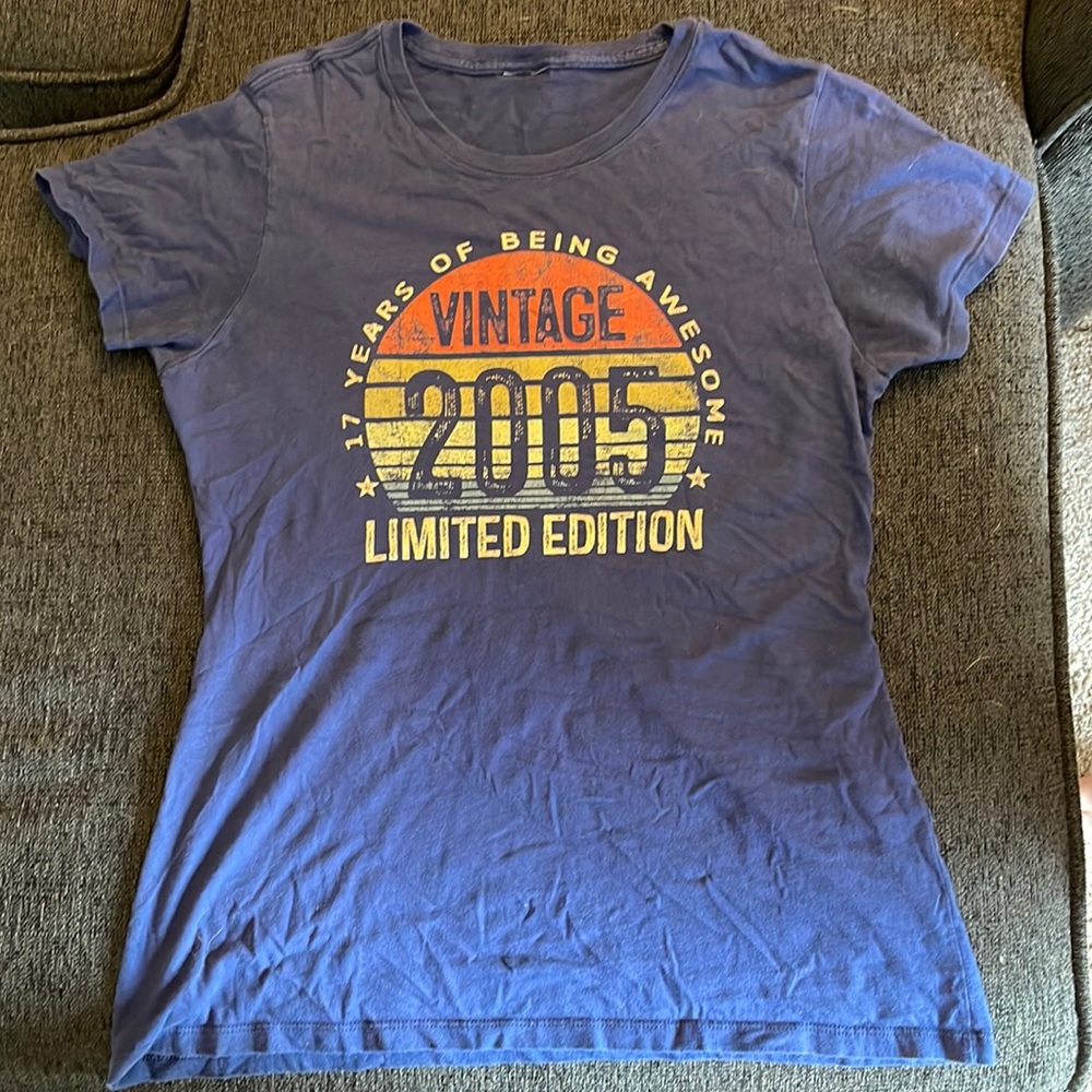 Perfect birthday gift! Women’s 17 year old vintage 2005 size small blue.